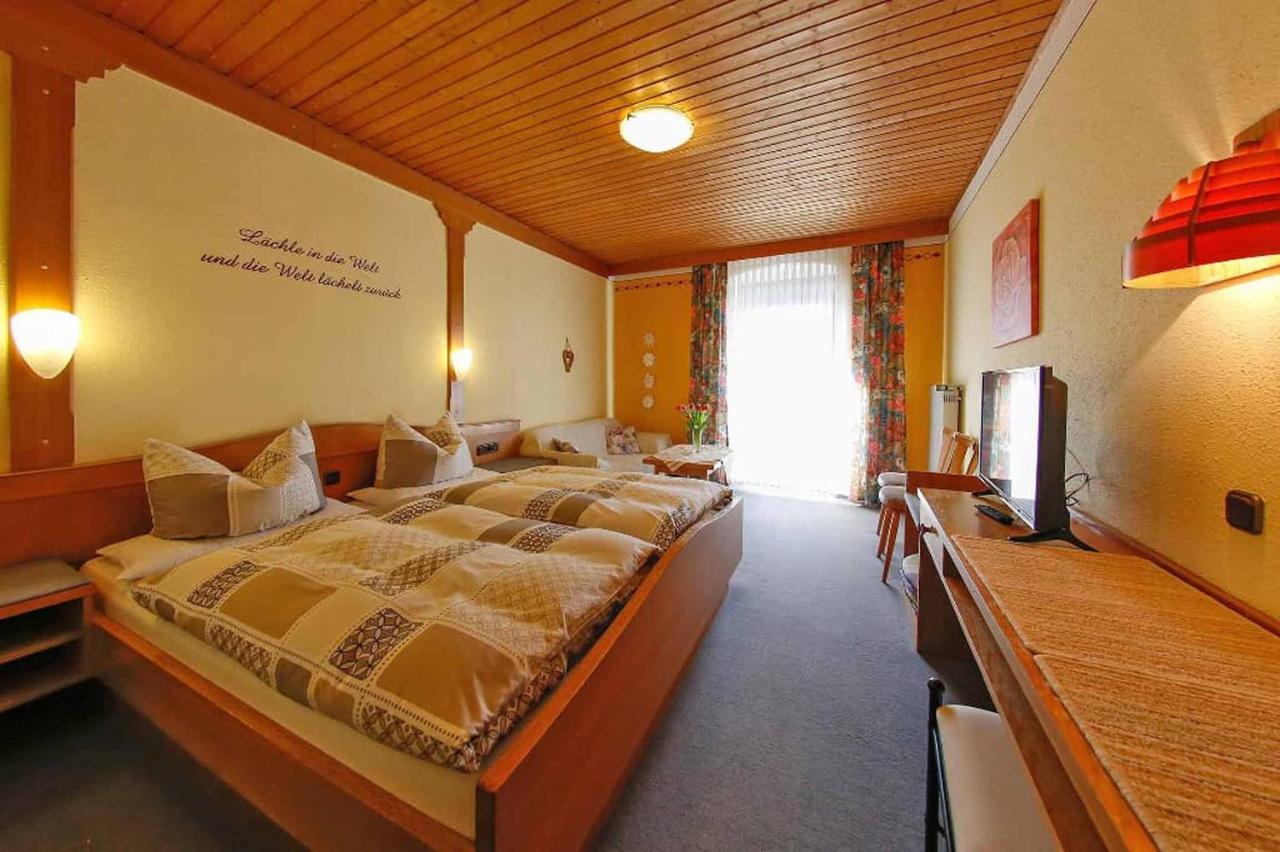 רימבאך Gasthof-Metzgerei-Pension Schierlitz מראה חיצוני תמונה